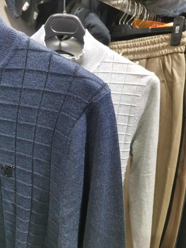 Textured polo mid neck fitted sweater