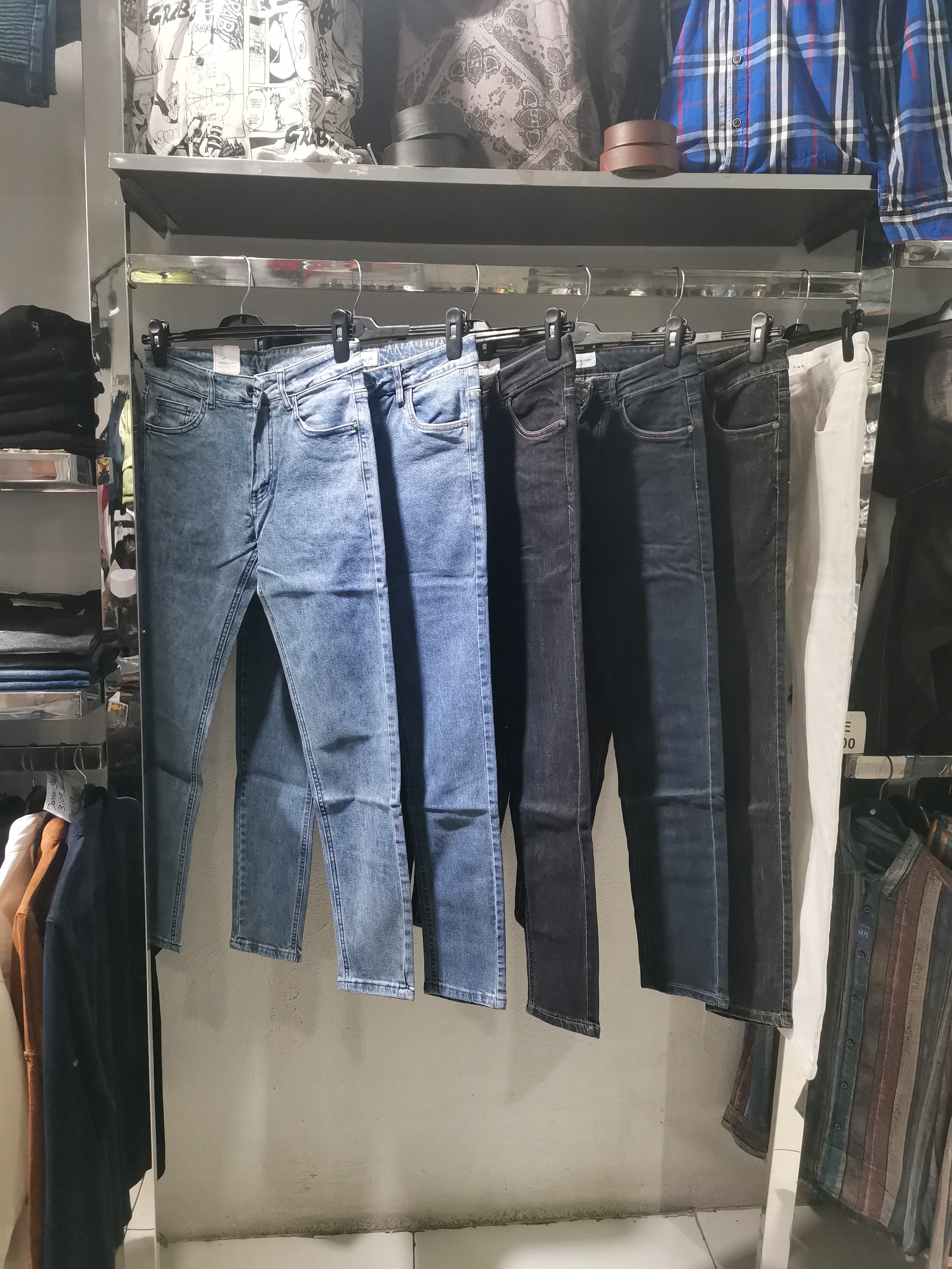 Clean Wash Fitted  jeans