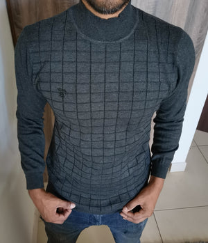 Textured woolen mid neck sweater